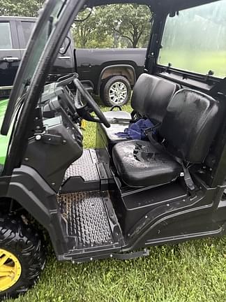 Image of John Deere XUV 835M equipment image 2