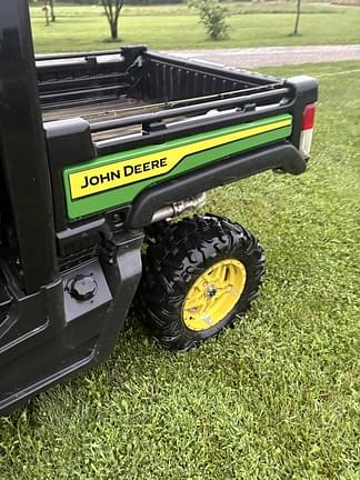 Image of John Deere XUV 835M equipment image 1