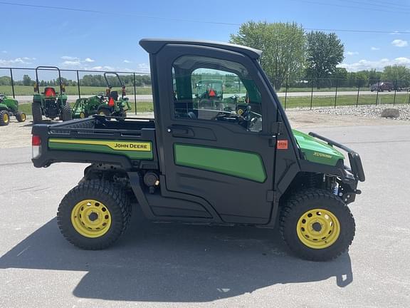 Image of John Deere XUV 835M equipment image 2