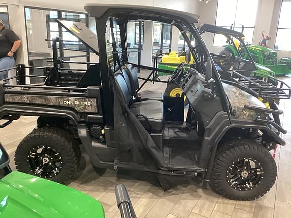 Image of John Deere XUV 835M equipment image 3