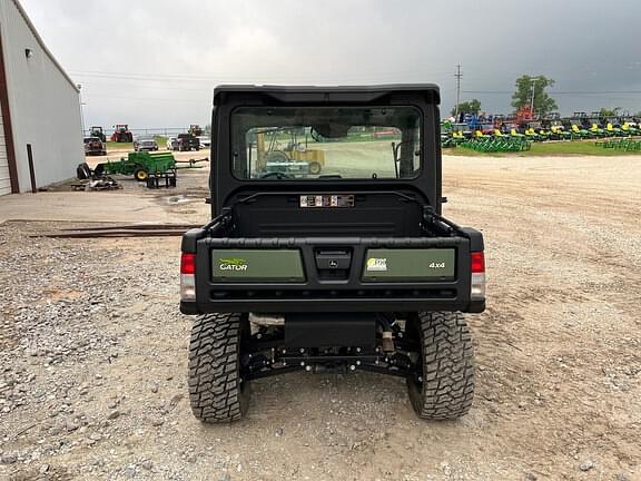 Image of John Deere XUV 835M equipment image 3