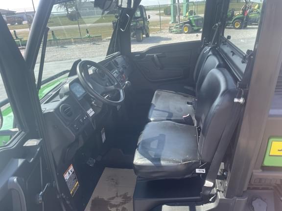 Image of John Deere XUV 835M equipment image 1