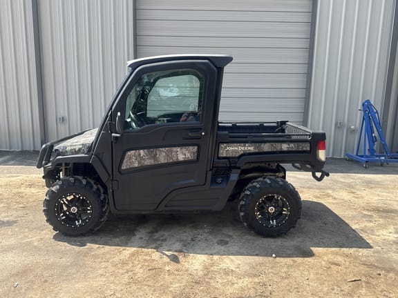 2023 John Deere XUV 835M Equipment Image0