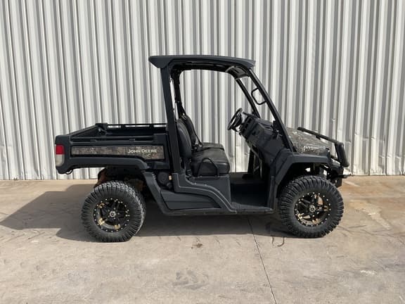 Image of John Deere XUV 835M equipment image 2