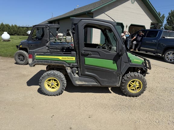 2023 John Deere XUV 835M Equipment Image0