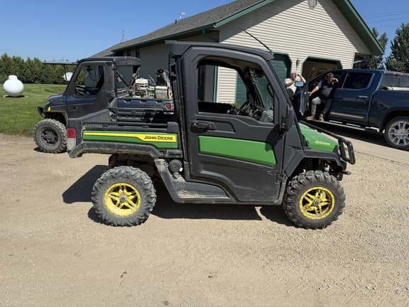 Image of John Deere XUV 835M equipment image 1
