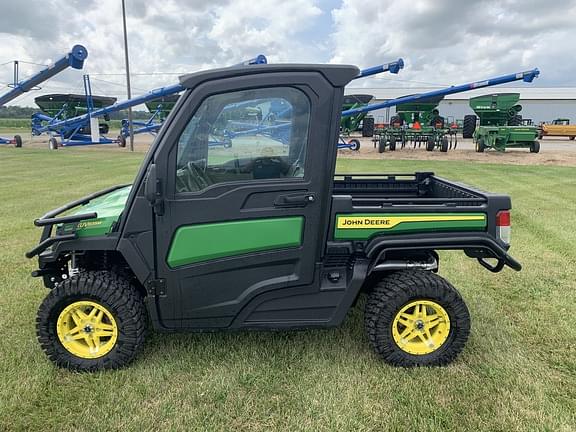 Image of John Deere XUV 835M Primary image