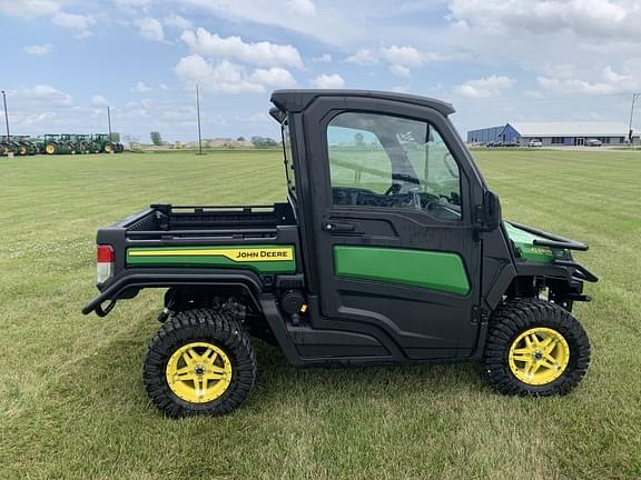 Image of John Deere XUV 835M equipment image 3