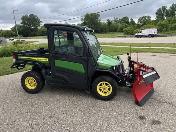 Image of John Deere XUV 835M equipment image 2