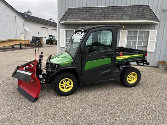 Image of John Deere XUV 835M equipment image 3