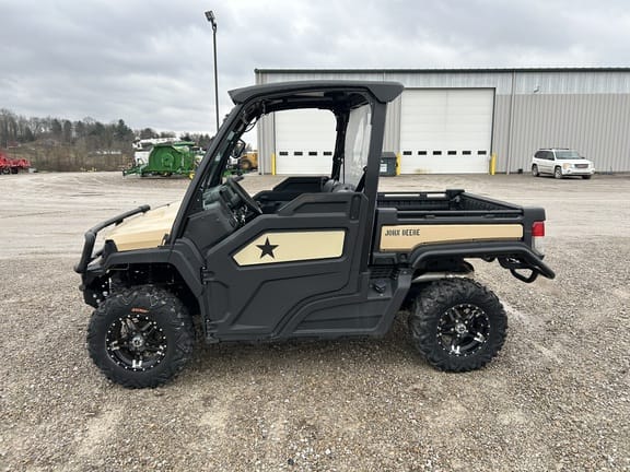 2023 John Deere XUV 835M Equipment Image0
