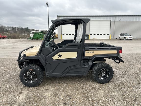 Image of John Deere XUV 835M Primary image