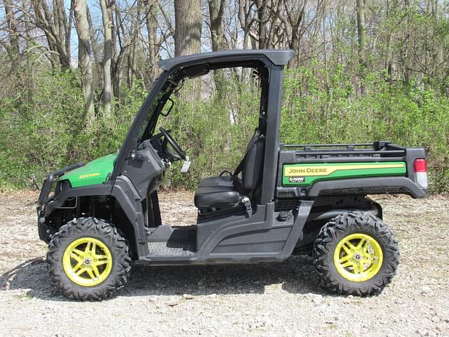 Image of John Deere XUV 835M equipment image 1