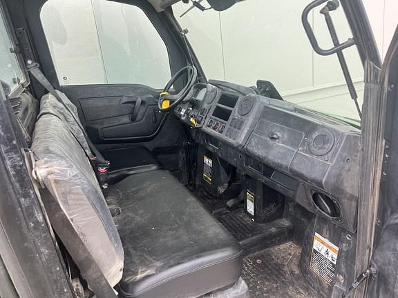 Image of John Deere XUV 835M equipment image 4