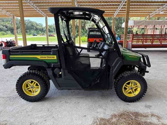 Image of John Deere XUV 835M equipment image 2