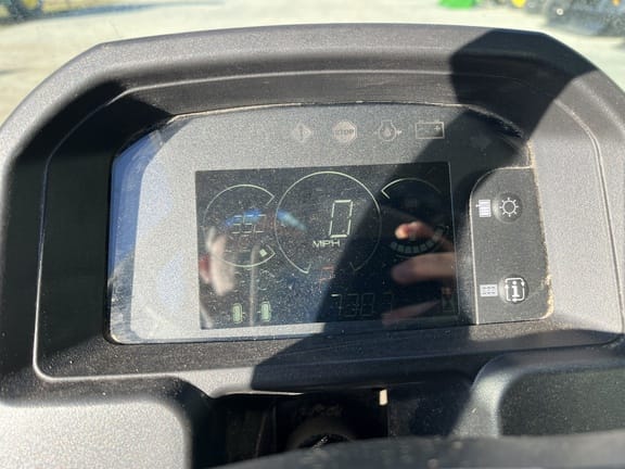 2023 John Deere XUV 835M Equipment Image0