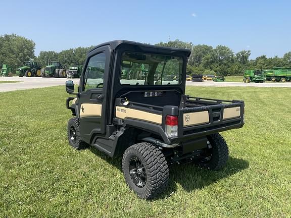 Image of John Deere XUV 835M equipment image 2