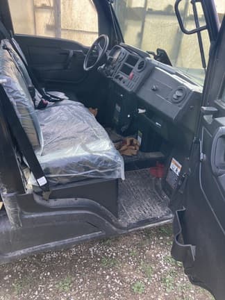 Image of John Deere XUV 835M equipment image 4