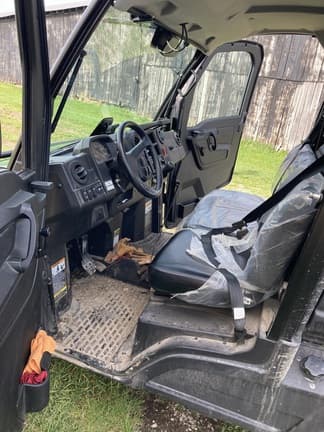 Image of John Deere XUV 835M equipment image 2