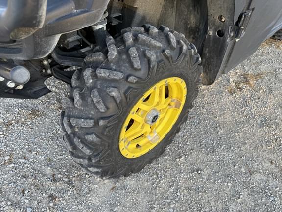 Image of John Deere XUV 835M equipment image 4
