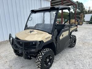 2023 John Deere XUV 835M Honor Edition Image