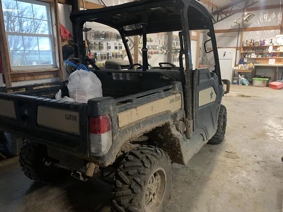 Image of John Deere XUV 835M Honor Edition equipment image 2