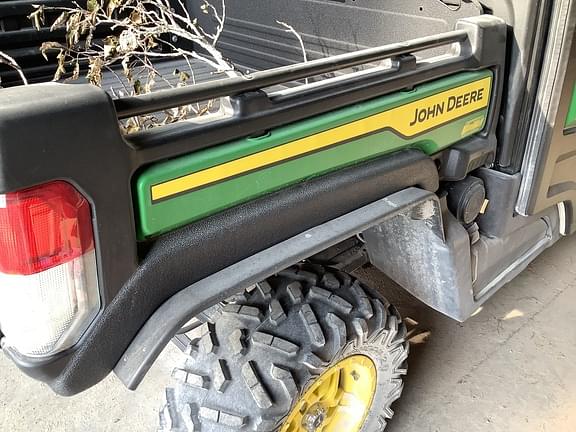 Image of John Deere XUV 835M equipment image 3