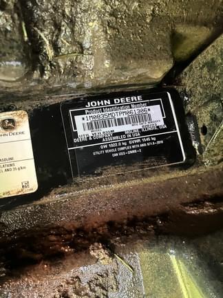 Image of John Deere XUV 835M equipment image 2