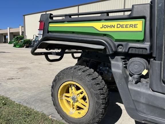 Image of John Deere XUV 835M equipment image 3