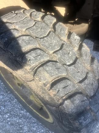 Image of John Deere XUV 835M equipment image 1