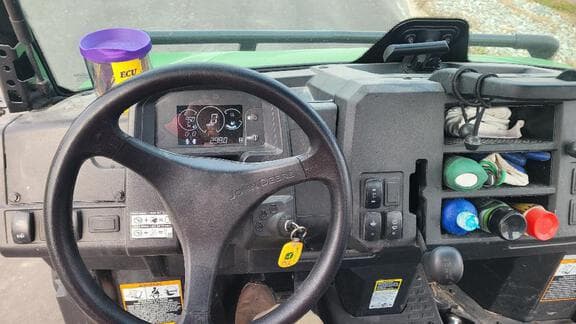 Image of John Deere XUV 835M equipment image 1