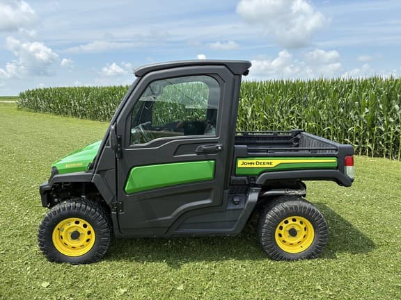 Image of John Deere XUV 835M equipment image 1