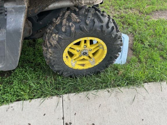 Image of John Deere XUV 835M equipment image 1