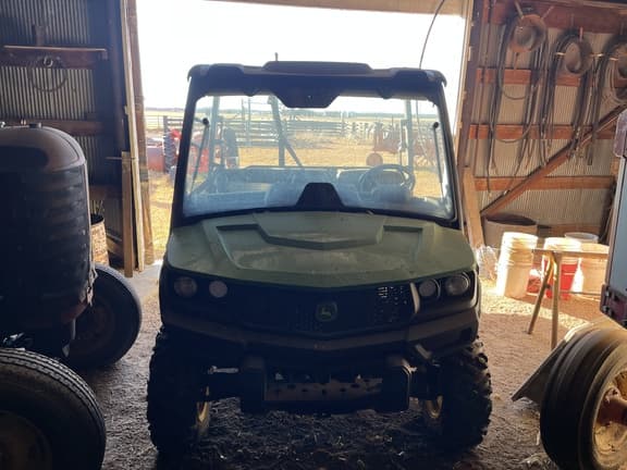 Image of John Deere XUV 835M equipment image 1
