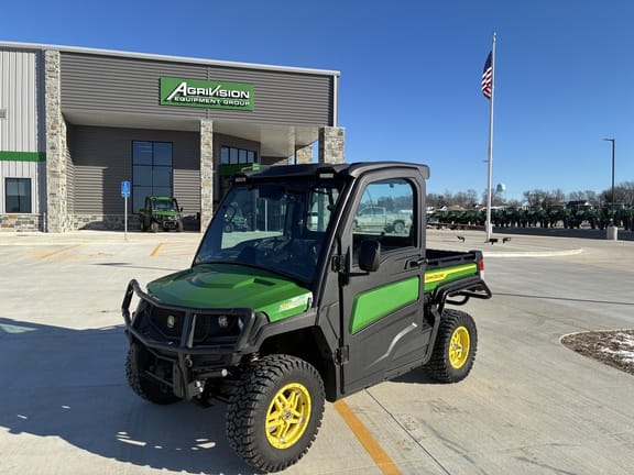 2023 John Deere XUV 835M Equipment Image0