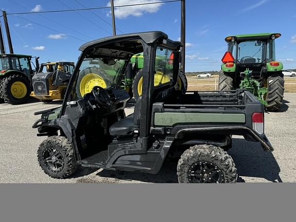 Image of John Deere XUV 835M Primary image