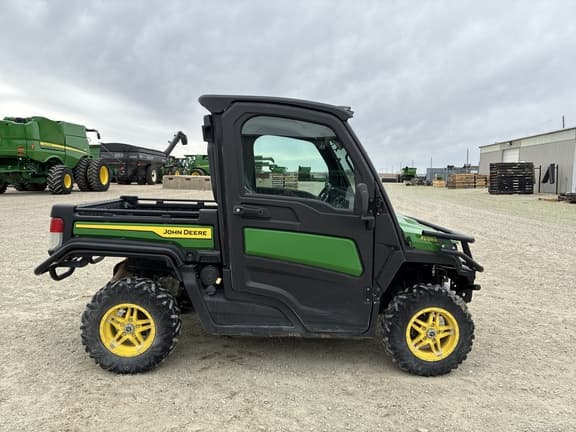 Image of John Deere XUV 835M equipment image 1
