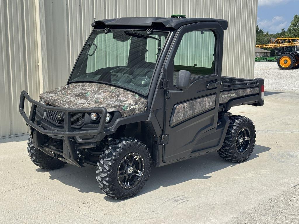 Image of John Deere XUV 835M Primary image