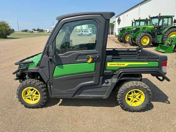 2023 John Deere XUV 835M Equipment Image0