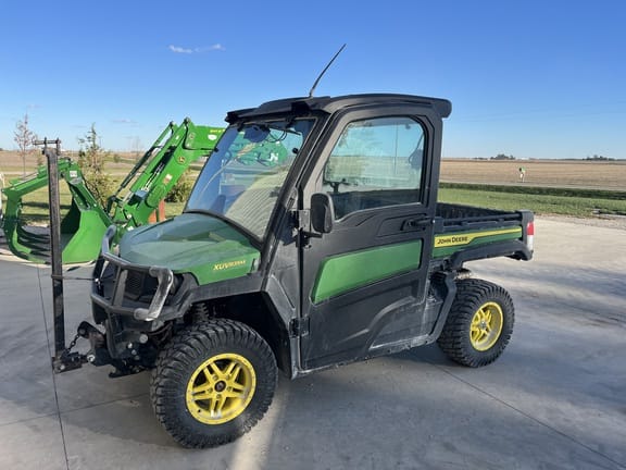 2023 John Deere XUV 835M Equipment Image0