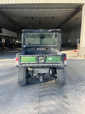 Image of John Deere XUV 835M equipment image 4