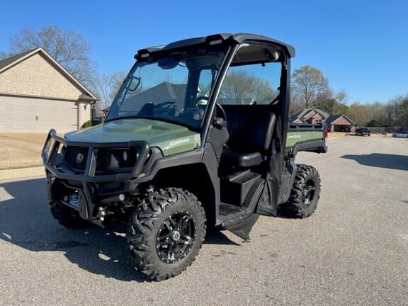 2023 John Deere XUV 835M Equipment Image0