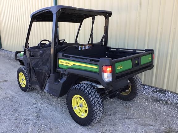 Image of John Deere XUV 835M equipment image 2