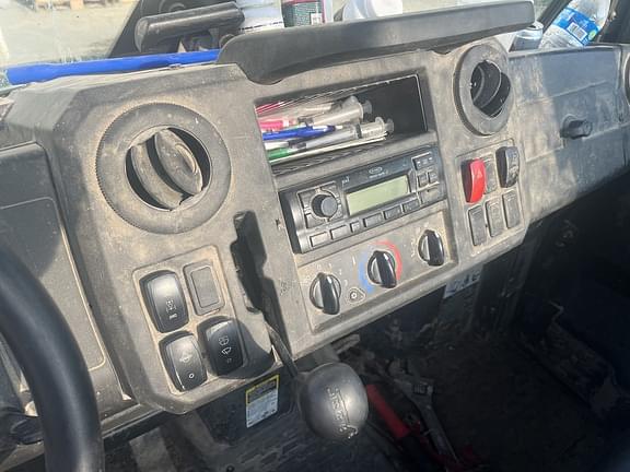 Image of John Deere XUV 835M equipment image 3