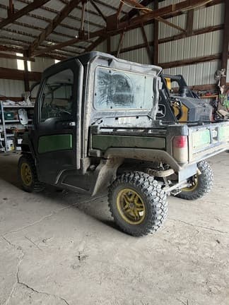 Image of John Deere XUV 835M equipment image 4