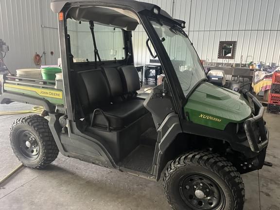 Image of John Deere XUV 835M equipment image 3