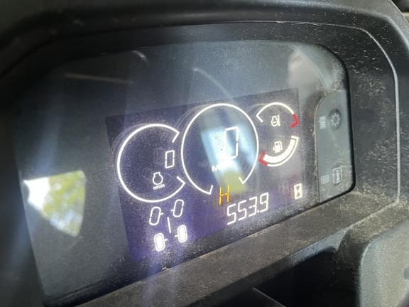 Image of John Deere XUV 835M equipment image 4