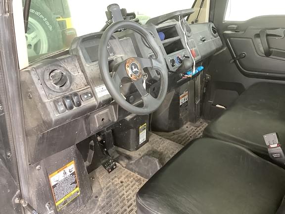 Image of John Deere XUV 835M equipment image 4