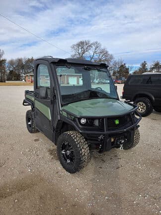 Image of John Deere XUV 835M equipment image 1