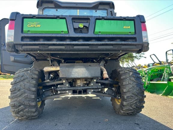 Image of John Deere XUV 835M equipment image 3